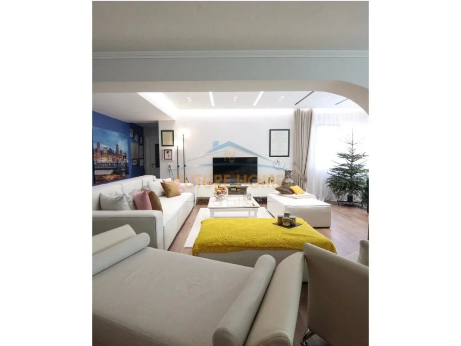 Tirane, jepet me qera apartament 2+1+2 Kati 8, 140 m² 1.300 €