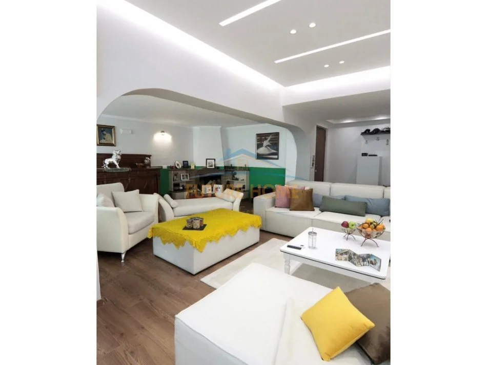 Tirane, jepet me qera apartament 2+1+2 Kati 8, 140 m² 1.300 €