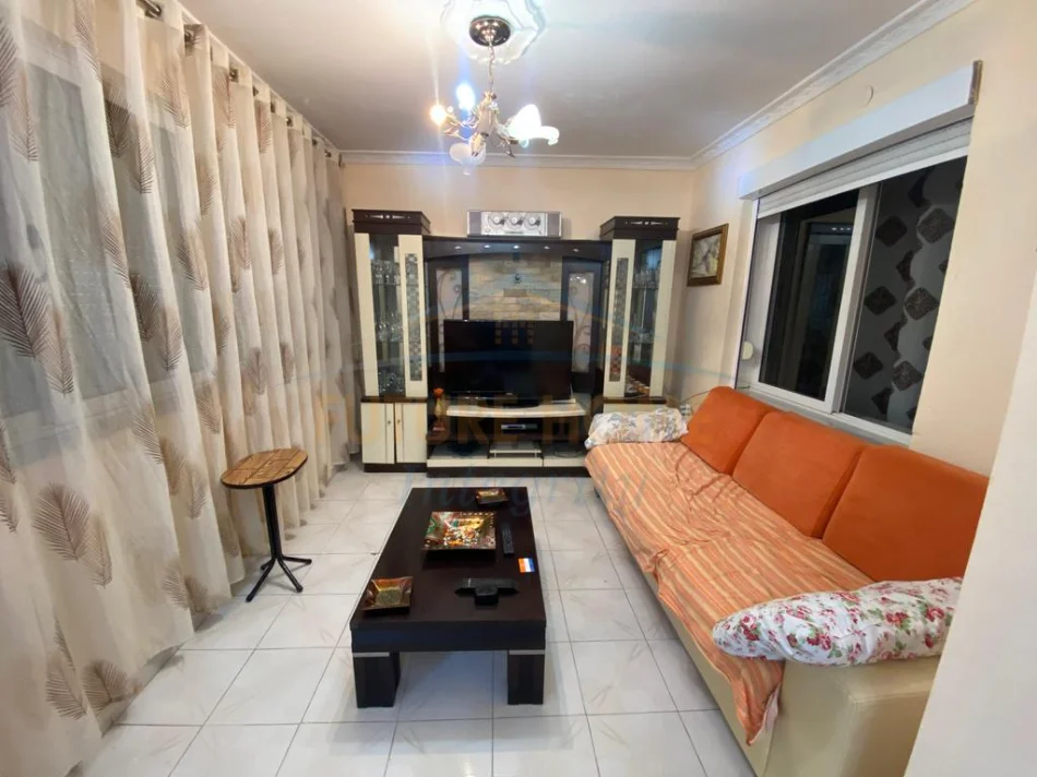Tirane, jepet me qera apartament 2+1 Kati 1, 85 m² 600 € (rruga elbasanit ngjit me town town)