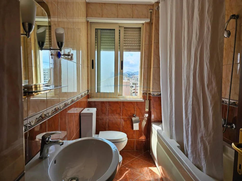 Tirane, jepet me qera apartament 2+1 Kati 8, 114 m² 650 € (DON BOSKO)