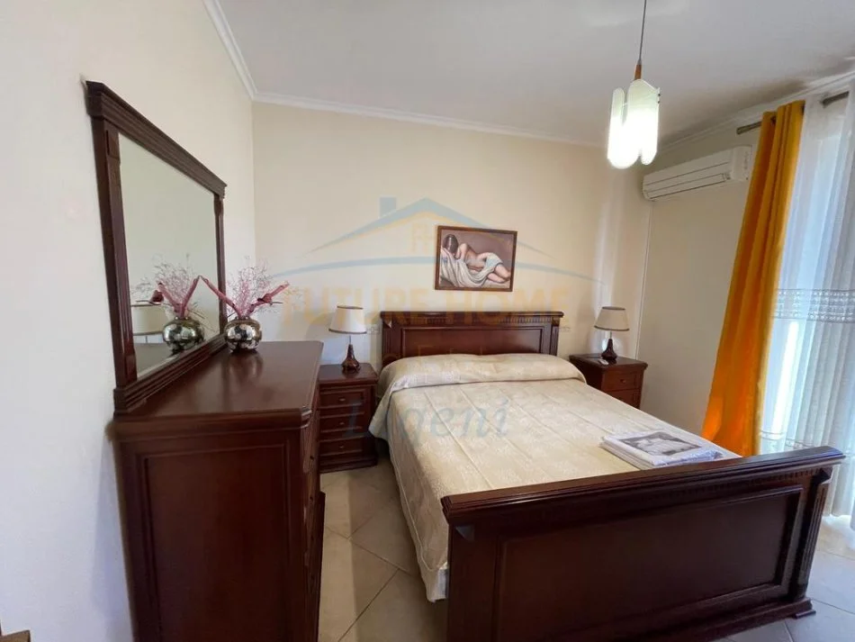 Tirane, jepet me qera apartament 3+1 Kati 7, 1.000 € 