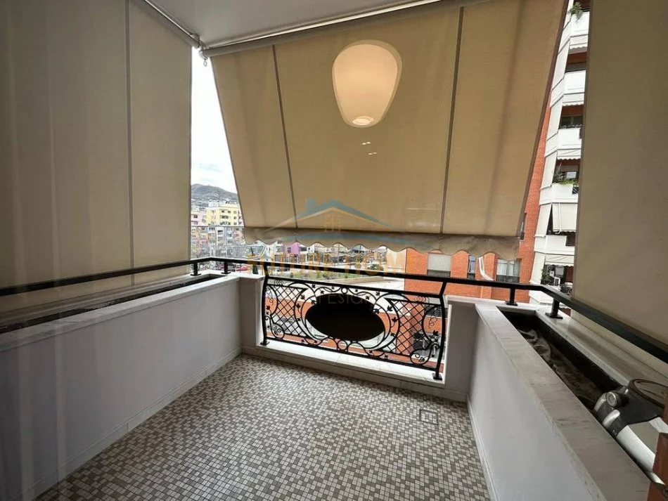 Tirane, jepet me qera apartament 2+1+Aneks+Ballkon Kati 4, 108 m² 1.300 € (KOMPLEKSI DELI JORGJI)