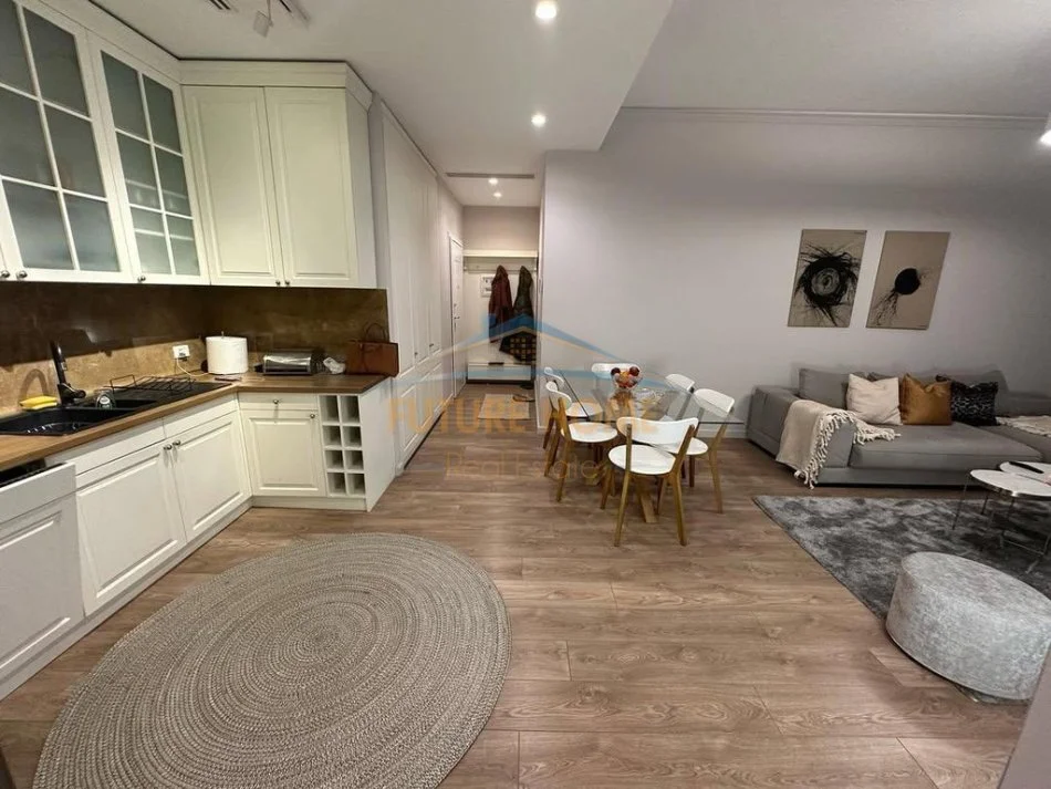 Tirane, jepet me qera apartament 2+1+Ballkon Kati 4, 108 m² 1.300 € 