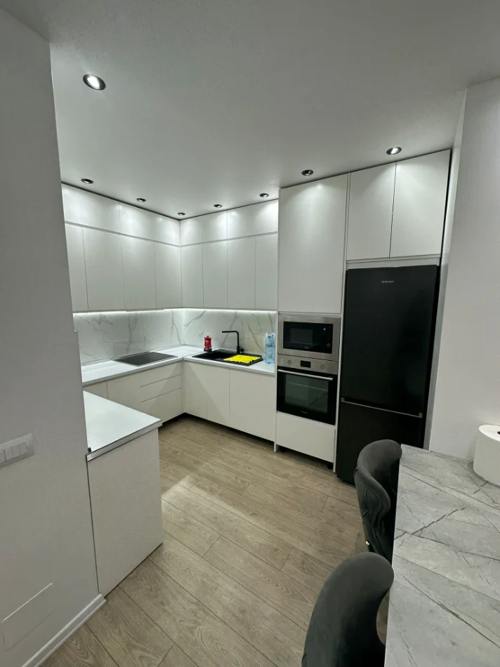 Tirane, jepet me qera apartament 3+1+Ballkon Kati 8, 112 m² 900 € (Unaza e Re)