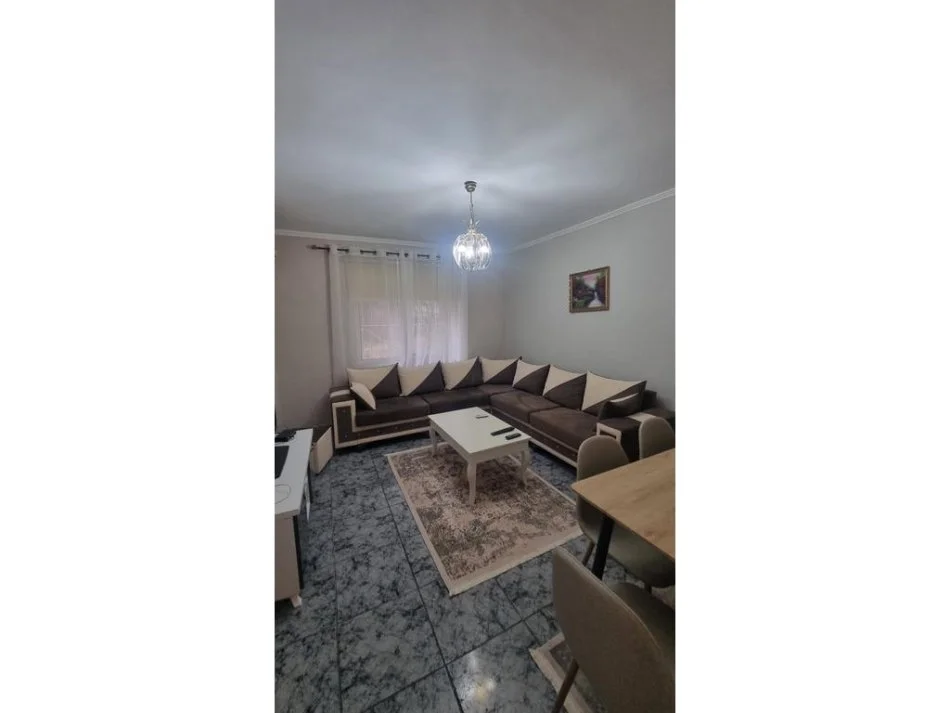 Tirane, jepet me qera apartament 2+1+Ballkon Kati 1, 82 m² 600 € (Rruga Tefta Tashko,Pazari i ri)
