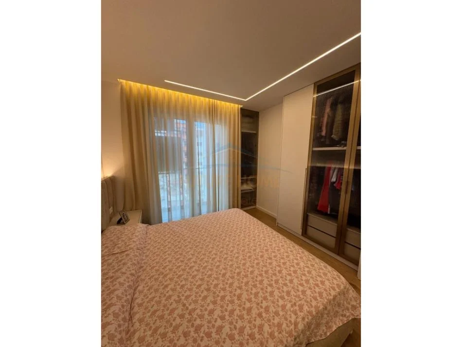 Tirane, shitet apartament 2+1+Ballkon Kati 7, 121 m² 242.000 € (unaza e re)