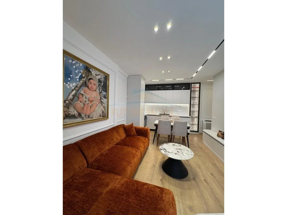 Tirane, shitet apartament 2+1 Kati 7, 121 m² 242.000 € (Unaza e Re)