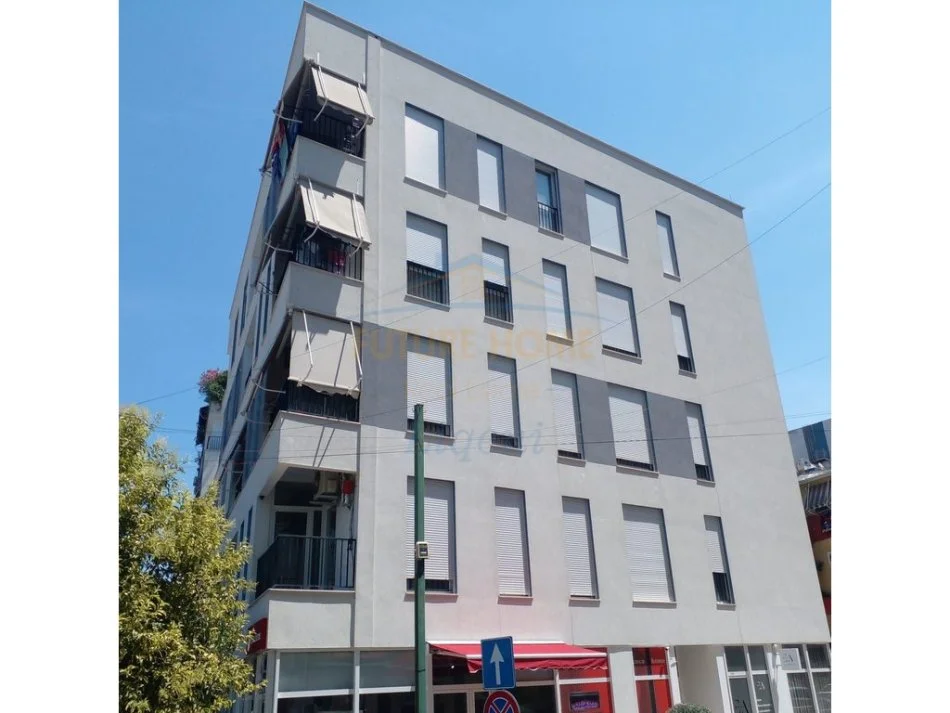 Tirane, jepet me qera apartament 1+1 Kati 3, 55 m² 650 € 