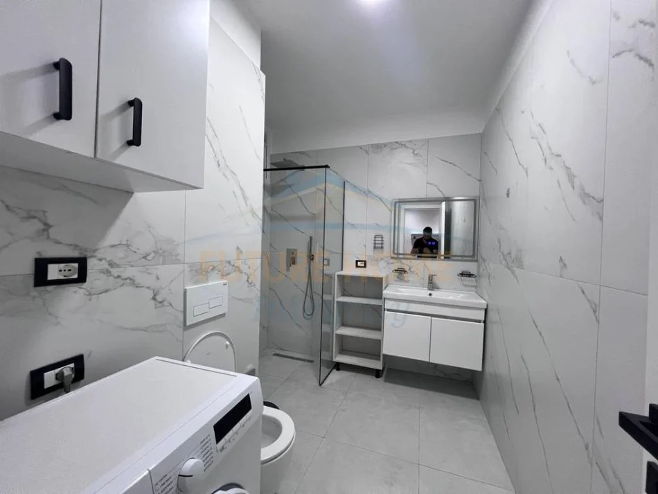 Tirane, shitet apartament 2+1+Verande,  Kati 11, 88 m² 258.000 € (Rruga e Kavajes)