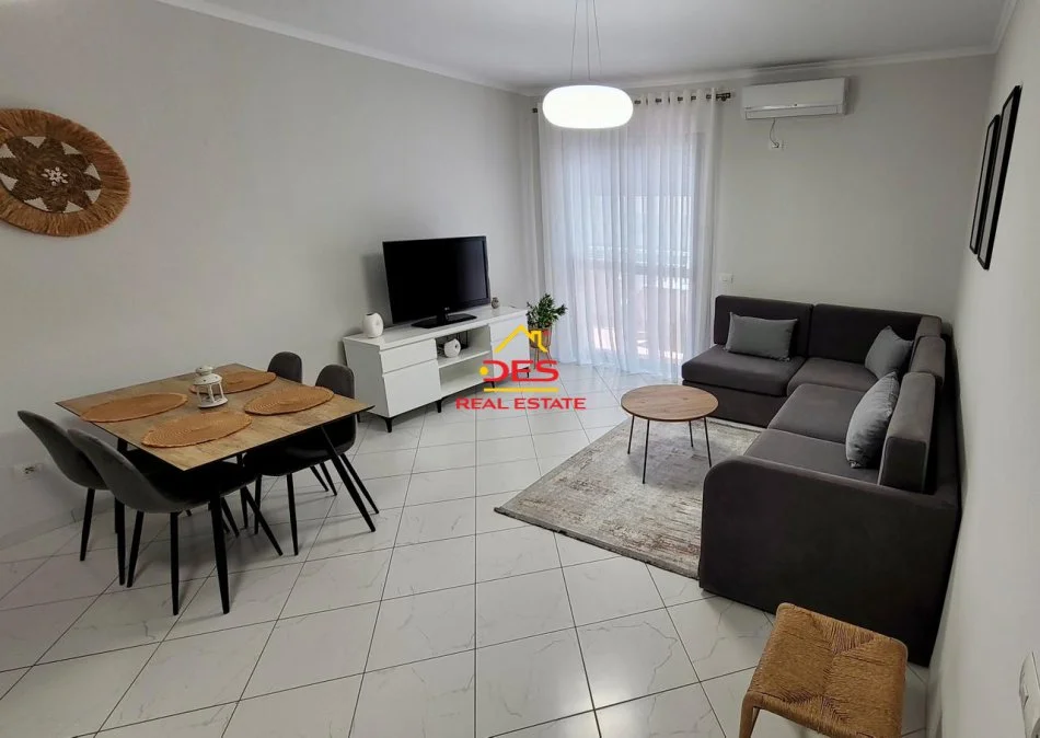 Vlore, jepet me qera apartament 1+1+Ballkon Kati 3, 85 m² 450 € (Rruga Murat Tërbaçi)