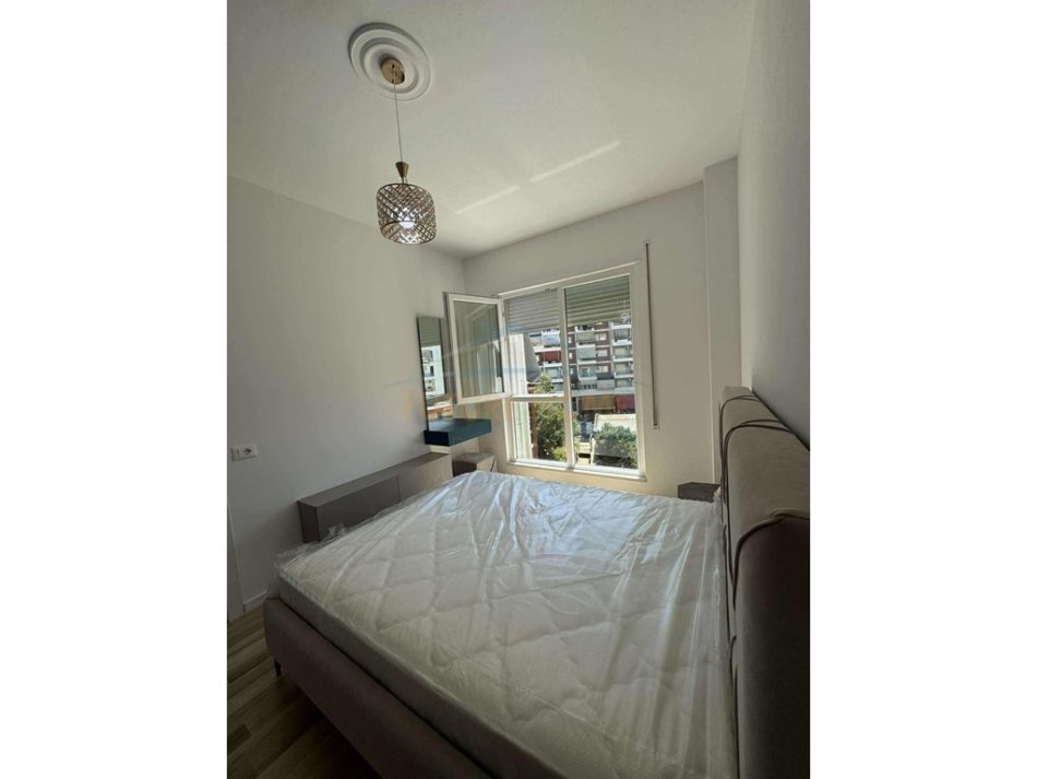Tirane, jepet me qera apartament Kati 3, 60 m² 550 € (BULEVARD MIGJENI)