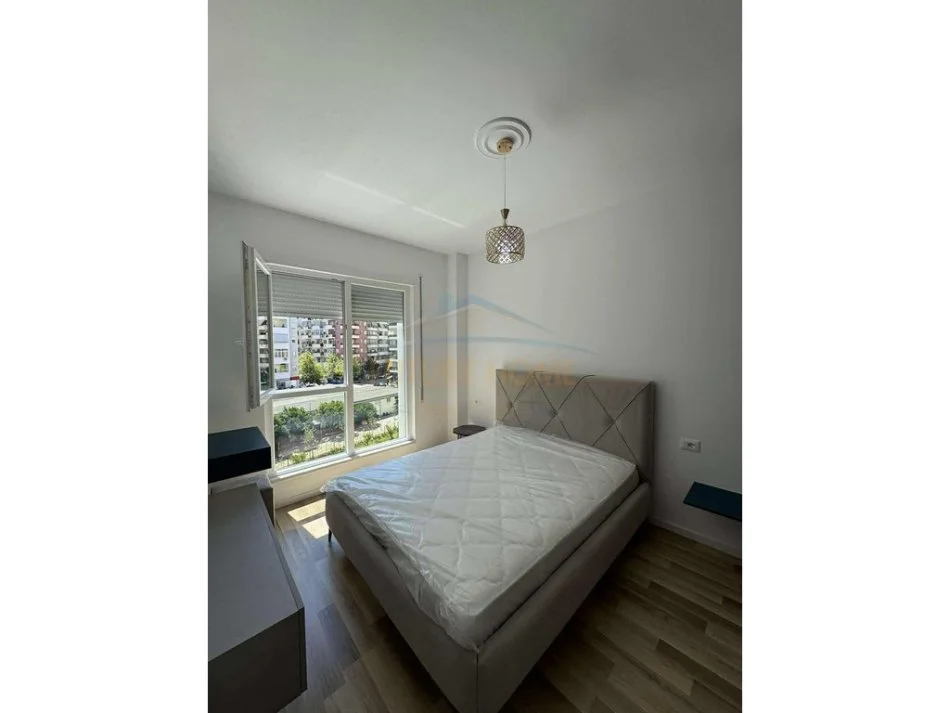 Tirane, jepet me qera apartament 1+1 Kati 3, 60 m² 600 € (UNAZA E RE)