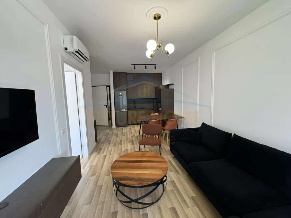 Tirane, jepet me qera apartament 1+1 , 60 m² 600 € (BULEVARDI MIGJENI)
