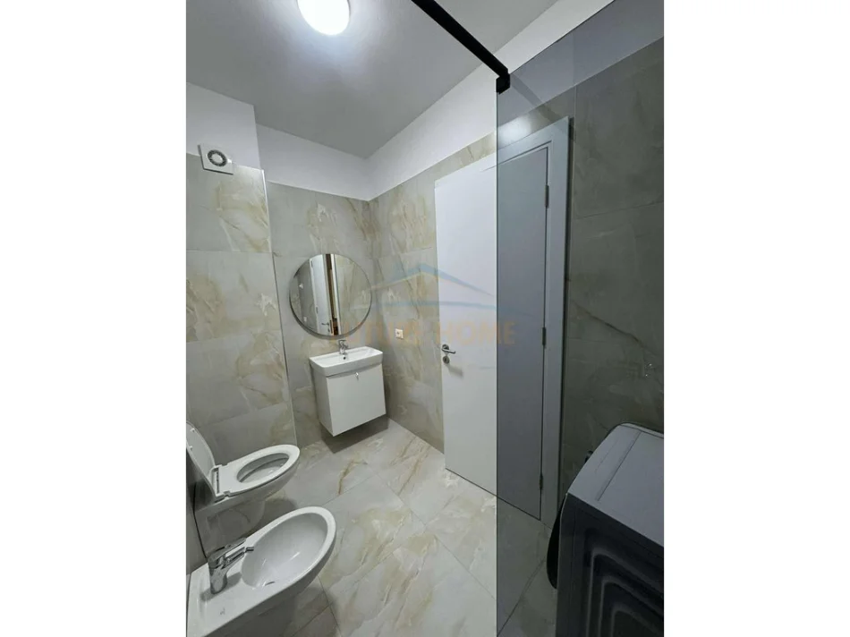 Tirane, jepet me qera apartament 1+1+Post Parkimi Kati 3, 60 m² 600 € (Unaza e Re)
