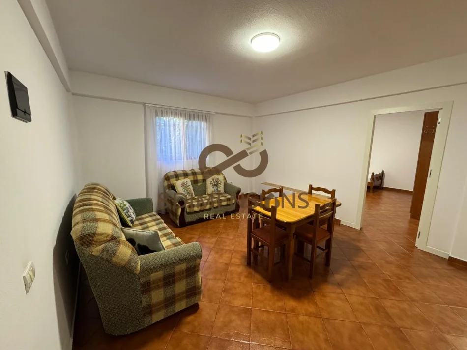 Tirane, jepet me qera apartament 1+1 Kati 1, 60 m² 400 € (qyteti studenti)