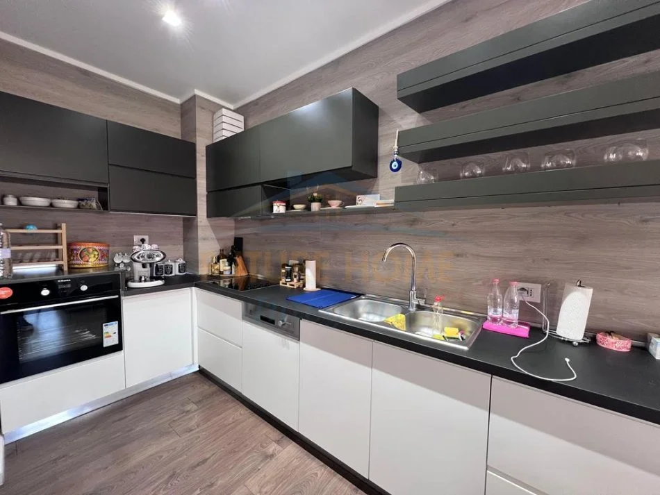 Tirane, jepet me qera apartament 1+1 Kati 6, 90 m² 600 € 