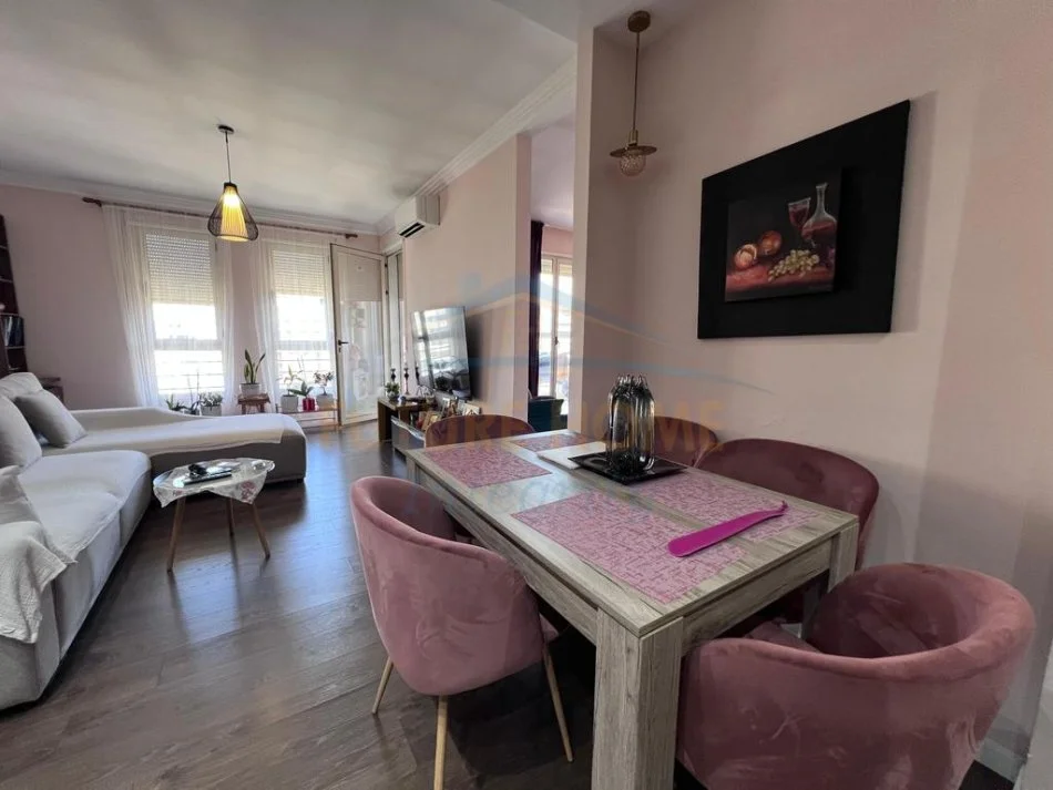 Tirane, jepet me qera apartament 1+1 Kati 6, 80 m² 620 € 