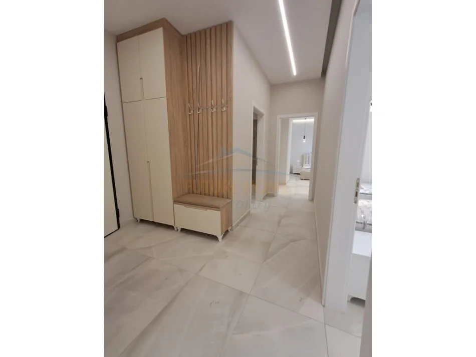 Tirane, jepet me qera apartament 2+1 Kati 4, 120 m² 1.100 € 