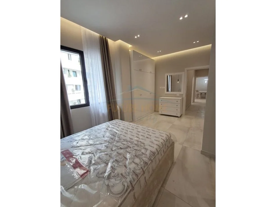 Tirane, jepet me qera apartament 2+1 Kati 4, 120 m² 1.100 € 