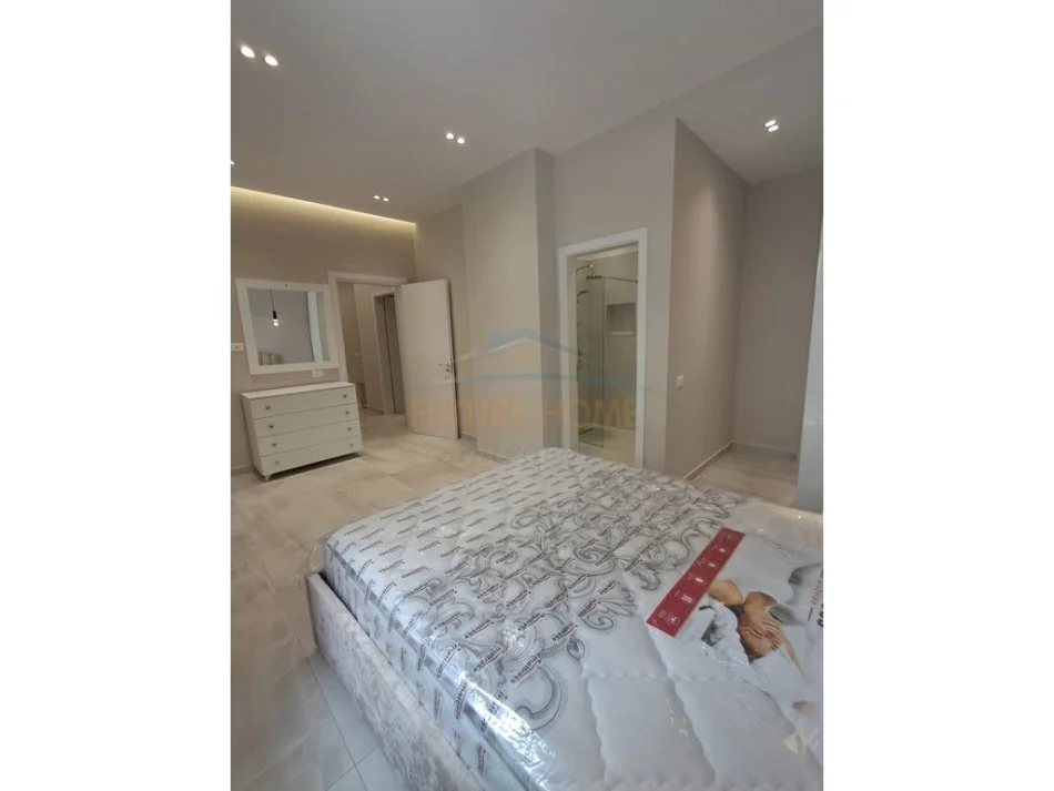 Tirane, jepet me qera apartament 2+1+Ballkon Kati 4, 120 m² 1.100 € 