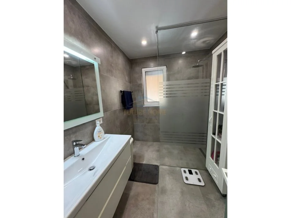 Tirane, jepet me qera apartament 2+1+Ballkon Kati 3, 91 m² 1.150 € (Bllok)