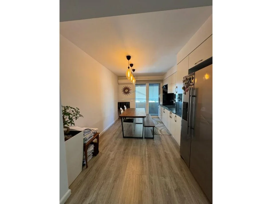 Tirane, jepet me qera apartament 2+1+Ballkon Kati 3, 91 m² 1.150 € (Bllok)