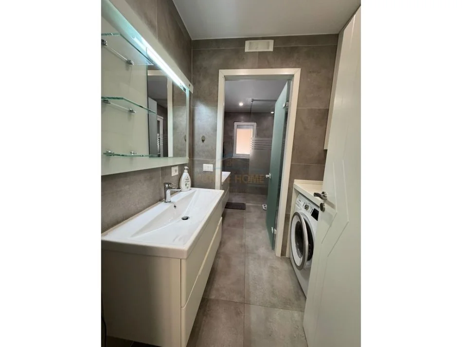 Tirane, jepet me qera apartament 2+1+Ballkon Kati 3, 91 m² 1.150 € (Bllok)