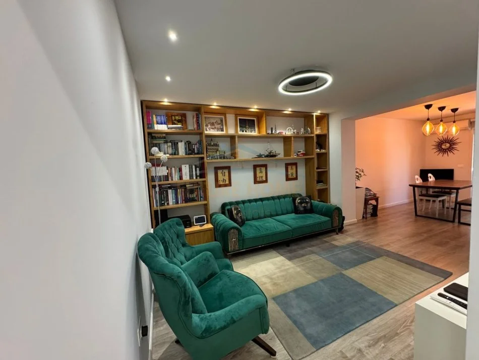 Tirane, jepet me qera apartament 2+1+Ballkon Kati 3, 91 m² 1.150 € (Bllok)