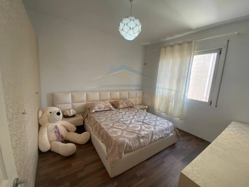 Tirane, jepet me qera apartament 1+1+Ballkon Kati 4, 65 m² 350 € (Fresk, Tiranë)
