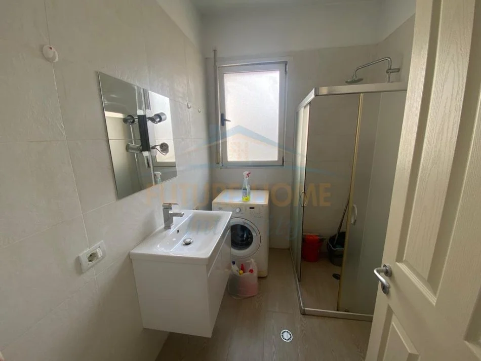 Tirane, jepet me qera apartament 1+1+Ballkon Kati 4, 65 m² 350 € (Fresk, Tiranë)