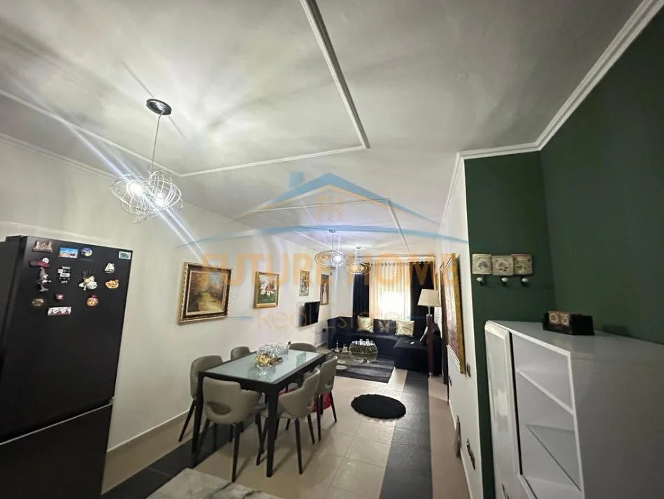 Tirane, jepet me qera apartament 1+1 Kati 3, 83 m² 800 € 