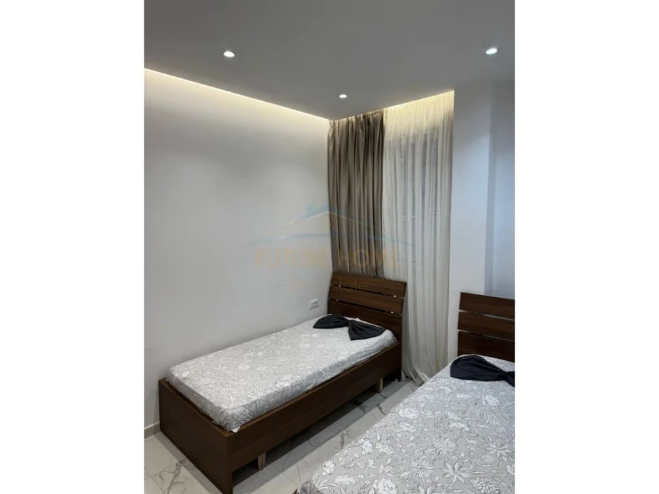 Tirane, jepet me qera Vile 1+1 Kati 1, 65 m² 450 € 