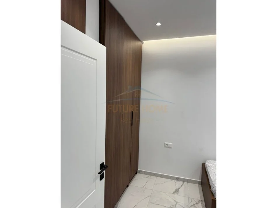 Tirane, jepet me qera Vile 1+1 Kati 1, 65 m² 450 € 