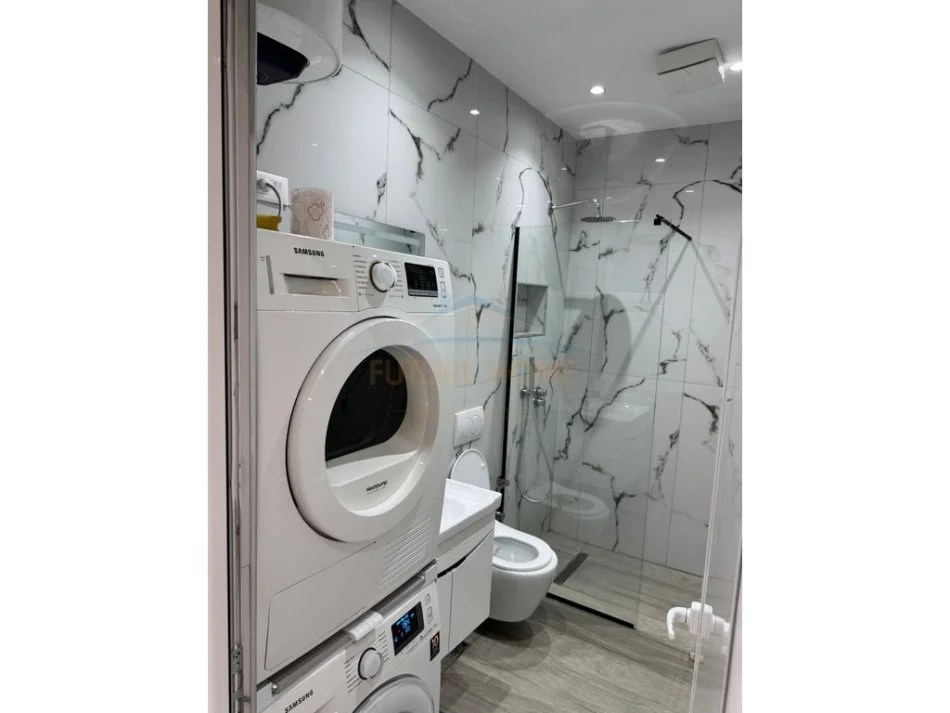 Tirane, jepet me qera Vile 1+1 Kati 1, 65 m² 450 € 