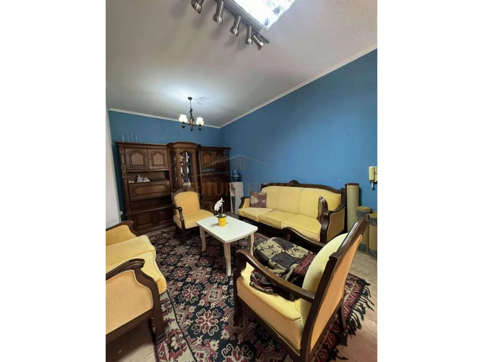Tirane, jepet me qera Vile 4+1+Aneks+Ballkon Kati 0, 1.200 m² 2.000 € (Farke)