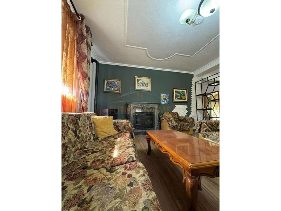 Tirane, jepet me qera Vile 3+1 Kati 3, 1.200 m² 2.000 € (FARKE)   UNA55952