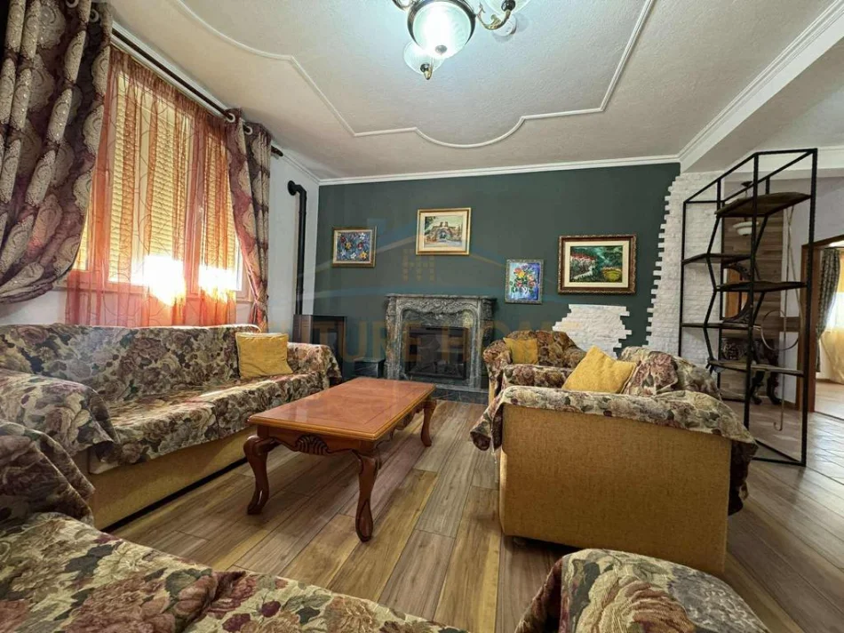 Tirane, jepet me qera Vile 4+1+Aneks+Ballkon Kati 0, 1.200 m² 2.000 € (Farke)