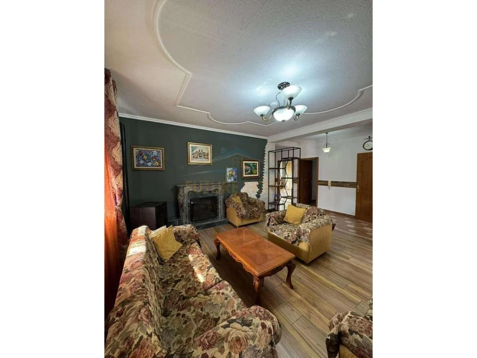 Tirane, jepet me qera Vile 3+1 Kati 3, 1.200 m² 2.000 € (FARKE)   UNA55952