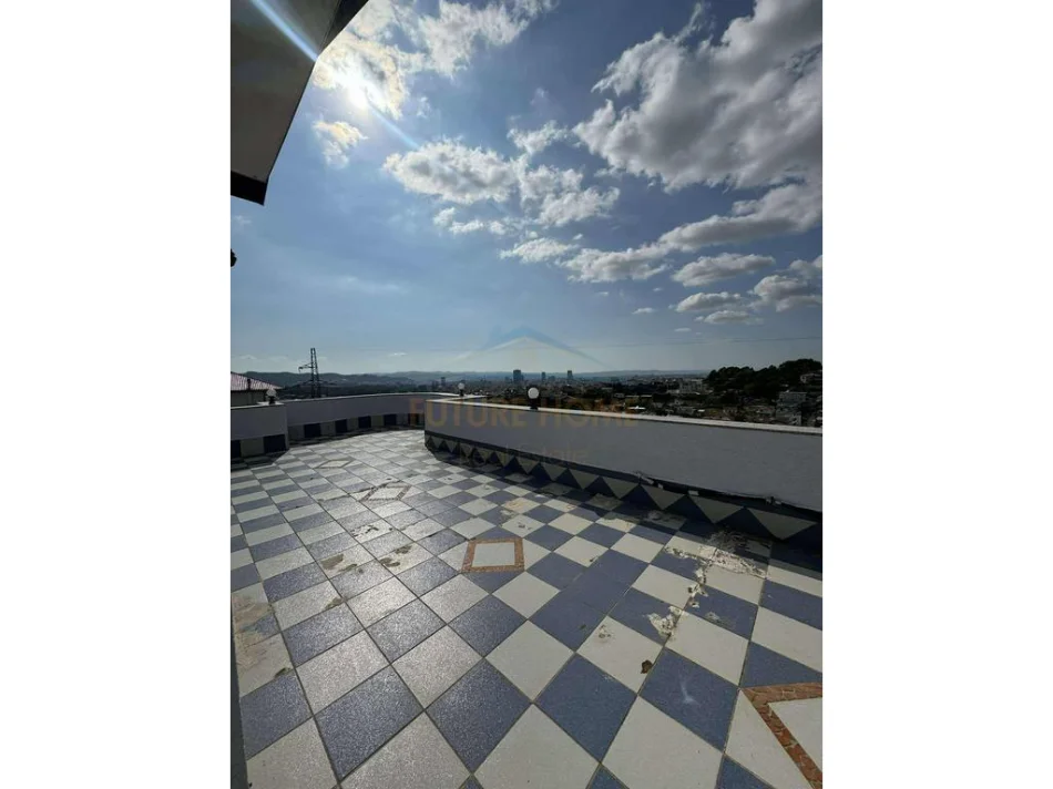 Tirane, jepet me qera Vile 4+1+Aneks+Ballkon Kati 0, 1.200 m² 2.000 € (Farke)