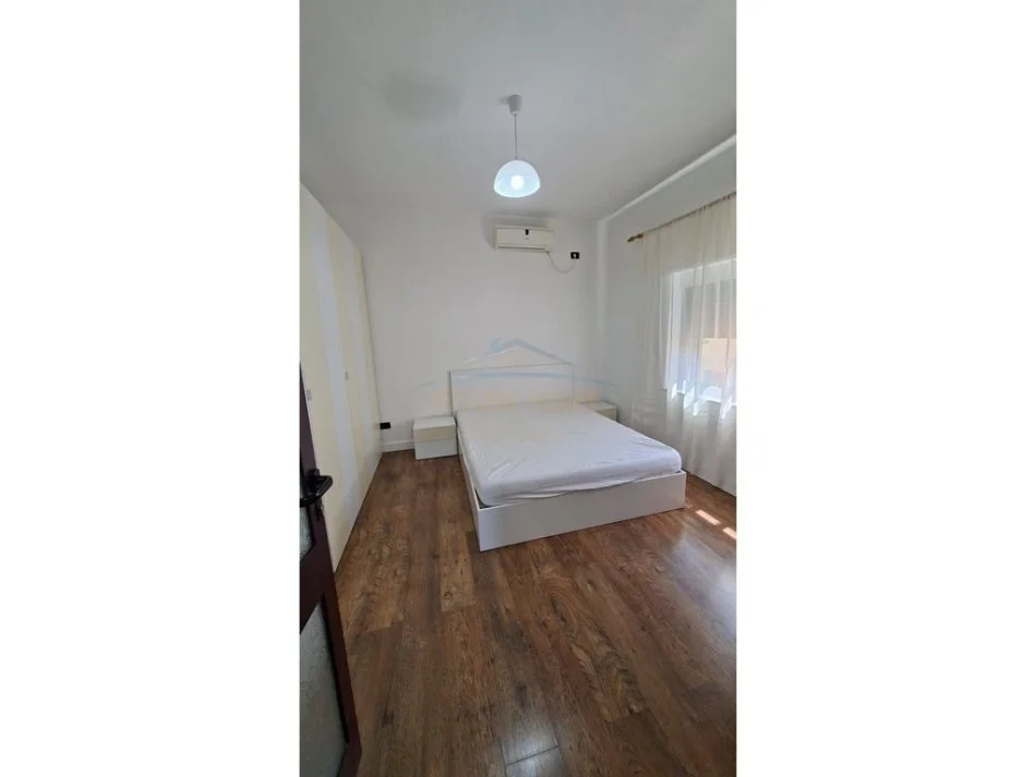 Tirane, jepet me qera apartament 2+1 Kati 2, 76 m² 700 € 