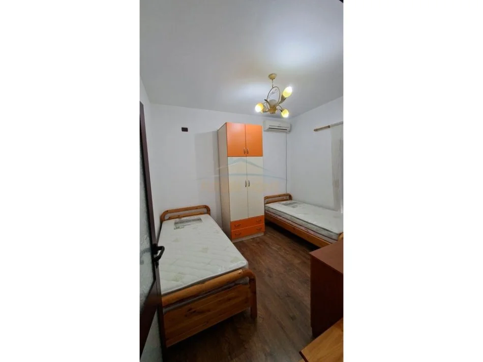 Tirane, jepet me qera apartament 2+1+2 Kati 2, 76 m² 700 €