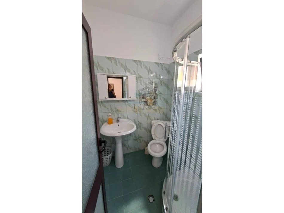 Tirane, jepet me qera apartament 2+1 Kati 2, 76 m² 700 € 