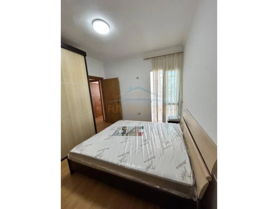 Tirane, jepet me qera apartament 2+1+Ballkon Kati 6, 95 m² 450 € (Fresku, Tirane)