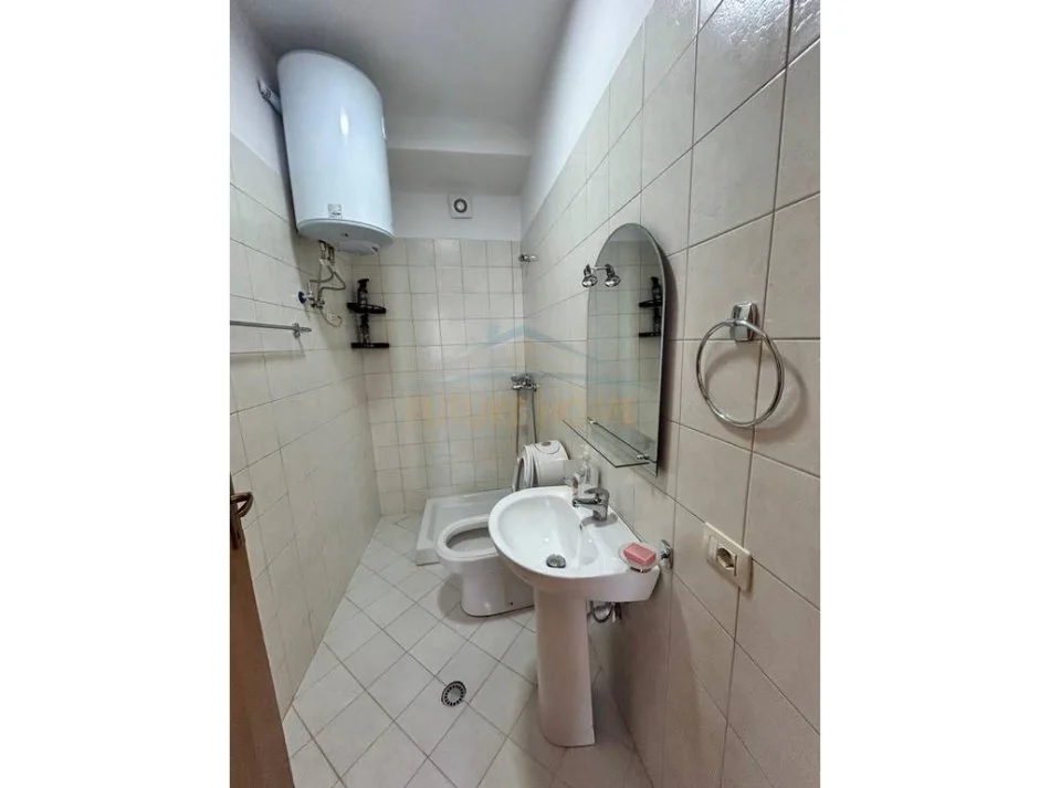 Tirane, jepet me qera apartament 2+1+2 Kati 6, 95 m² 480 €
