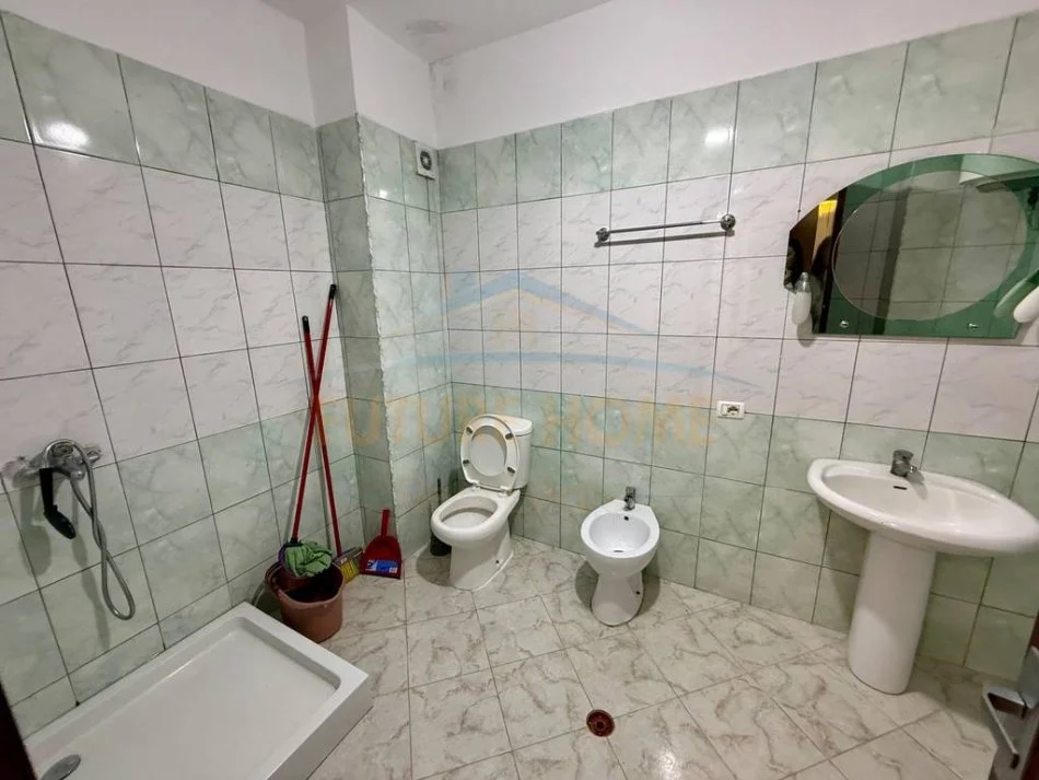 Tirane, shitet apartament 2+1+Ballkon Kati 7, 98 m² 125.000 € (Prane viles L)  UNA56014