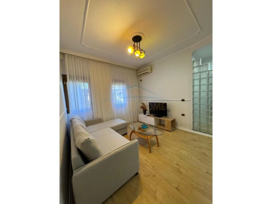 Tirane, shitet apartament 1+1+Ballkon Kati 2, 54 m² 112.000 € (Rruga Bardhyl)