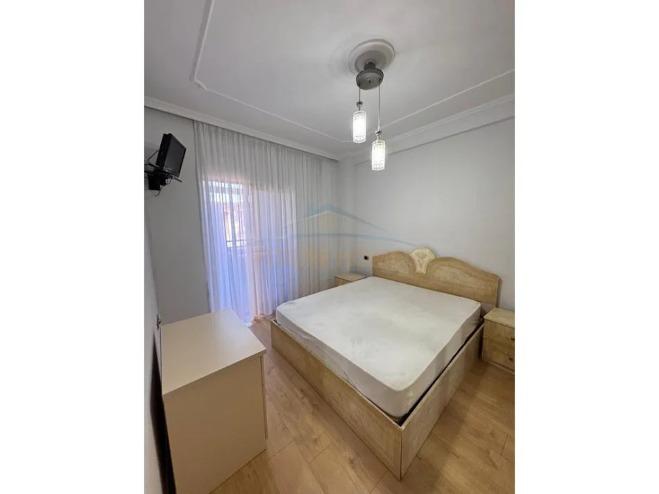 Tirane, shitet apartament 1+1+Ballkon Kati 2, 54 m² 