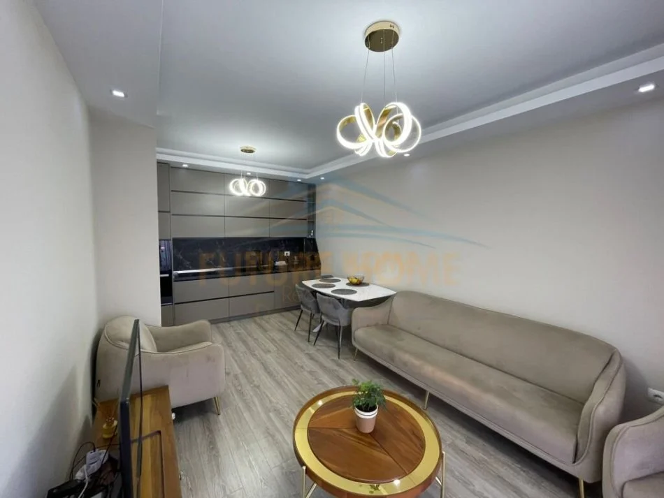 Tirane, jepet me qera apartament 2+1+Ballkon Kati 5, 91 m² 900 € (Rruga Panorama)