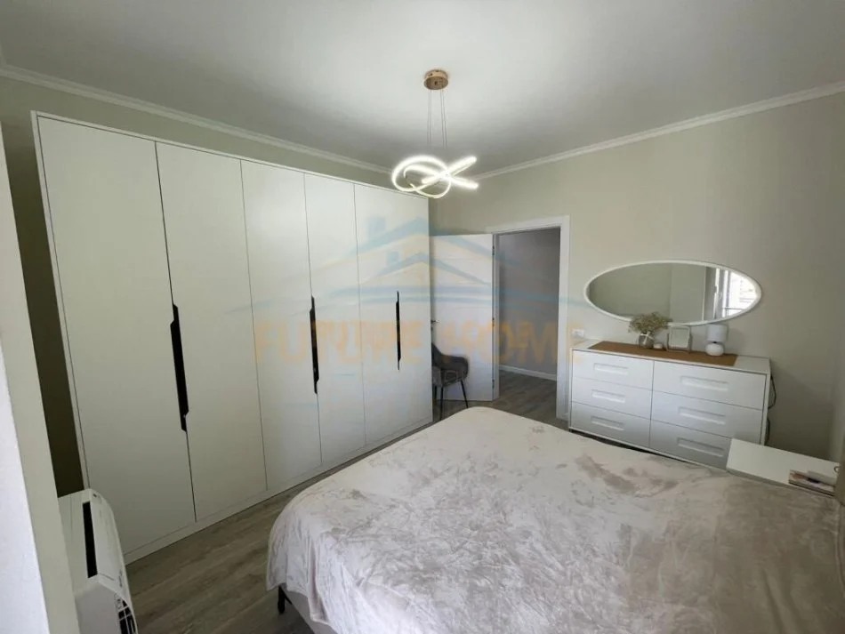 Tirane, jepet me qera apartament 2+1 Kati 5, 92 m² 950 € 