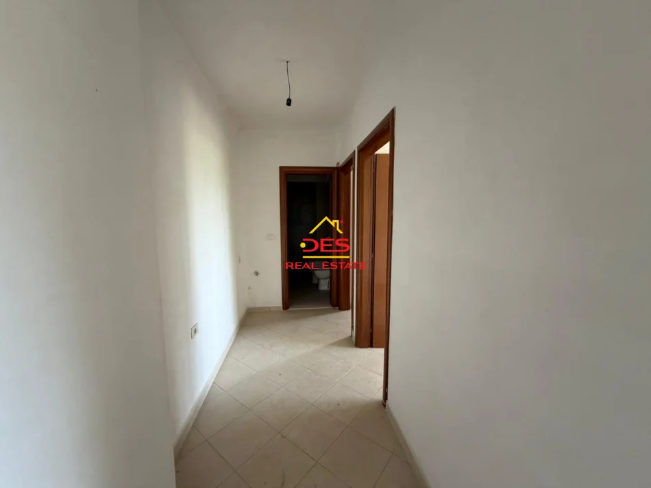 Vlore, shitet apartament 2+1+Ballkon Kati 3, 82 m² (Rruga Sazani)